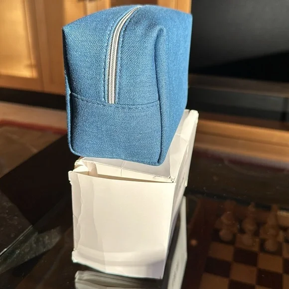 NEW DENIM DIOR BEAUTY BAG IN BOX 6 X 4.5 X 3.5 - Picture 6 of 7